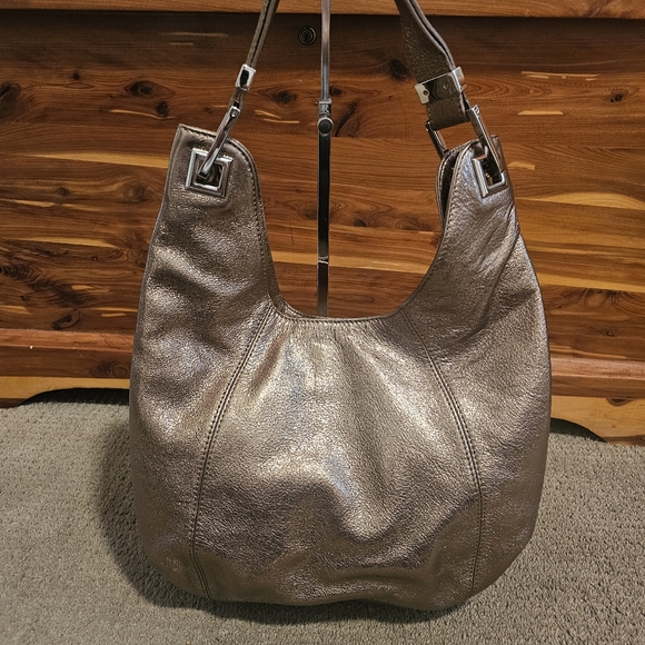 Michael Kors metallic shoulder bag - Picture 4 of 13